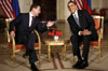 Acuerdo entre Obama y Medvédev reduciría a un tercio sus arsenales nucleares