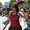 Mírový karneval prošel Santiagem, z balkonu zamávala i chilská prezidentka